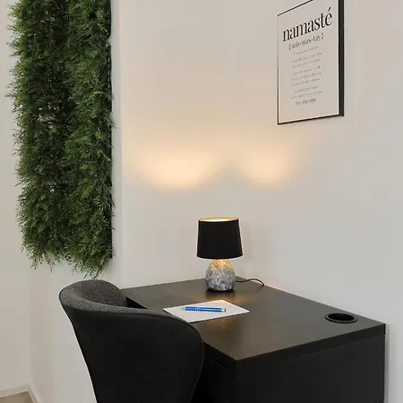 Modern Und Ruhig, Mit Garage & Ps4, Nahe Messe, Rue Und Uniklinik, Voll Ausgestattete Kueche, Bad Mit Dusche Und Badewanne